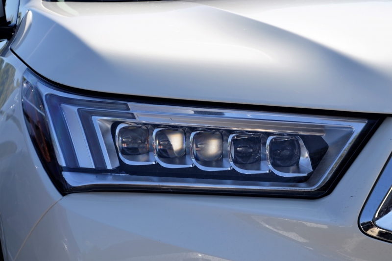 automobile-MOUGINS-min_acura-headlamp-2834131